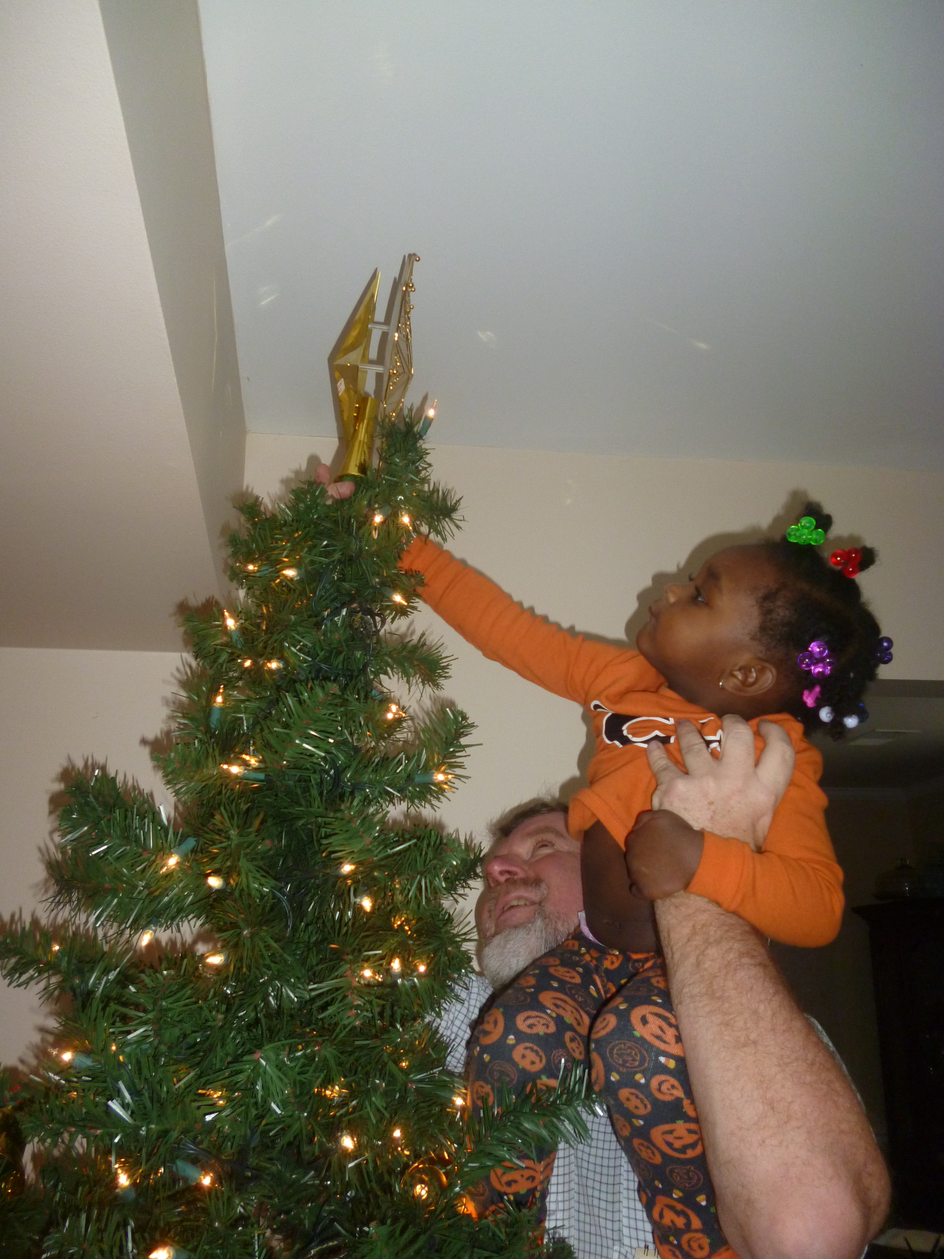 Janiya Putting star on Tree